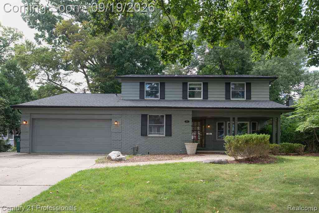 Homes For Sale - 912 S Glenhurst Drive <br/> Birmingham, MI 48009