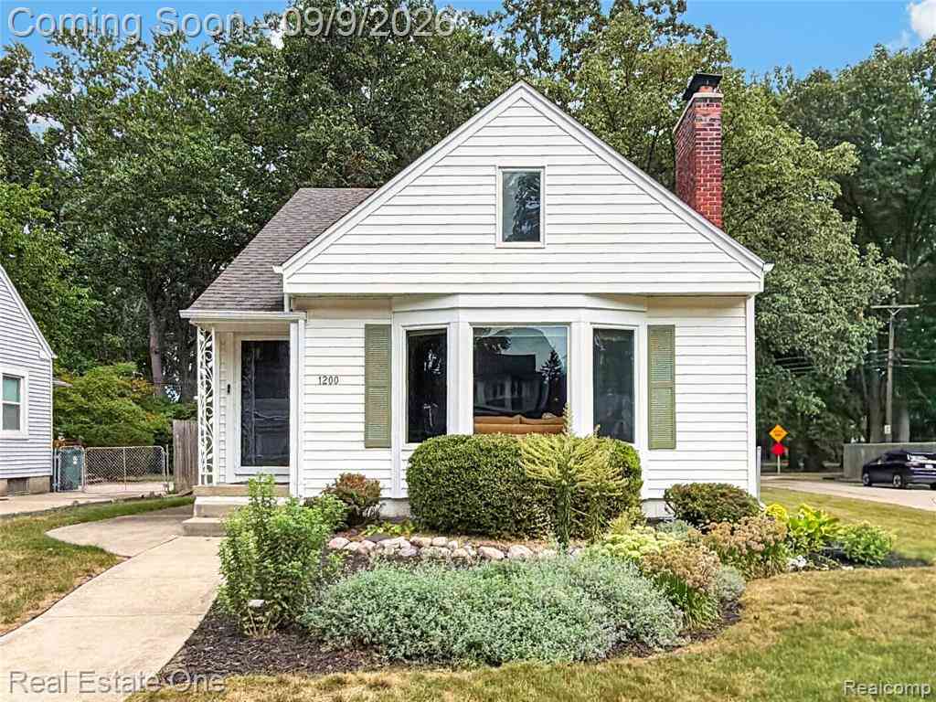 Homes For Sale - 1200 N Vermont Avenue <br/> Oakland County, Royal Oak, MI 48067