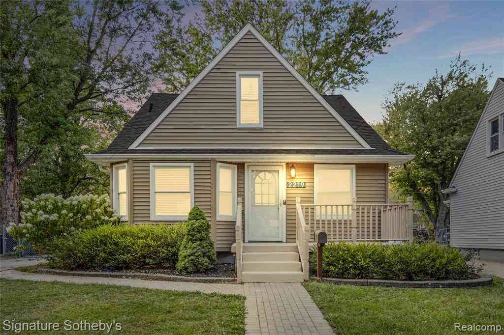 Homes For Sale - 2219 Royal Avenue <br/> Oakland County, Berkley, MI 48072