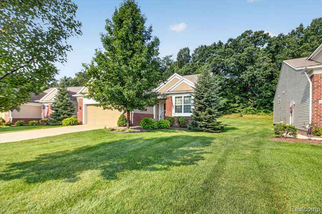 Condo For Sale - 3578 Rainier Drive <br/> Livingston County, Howell, MI 48843