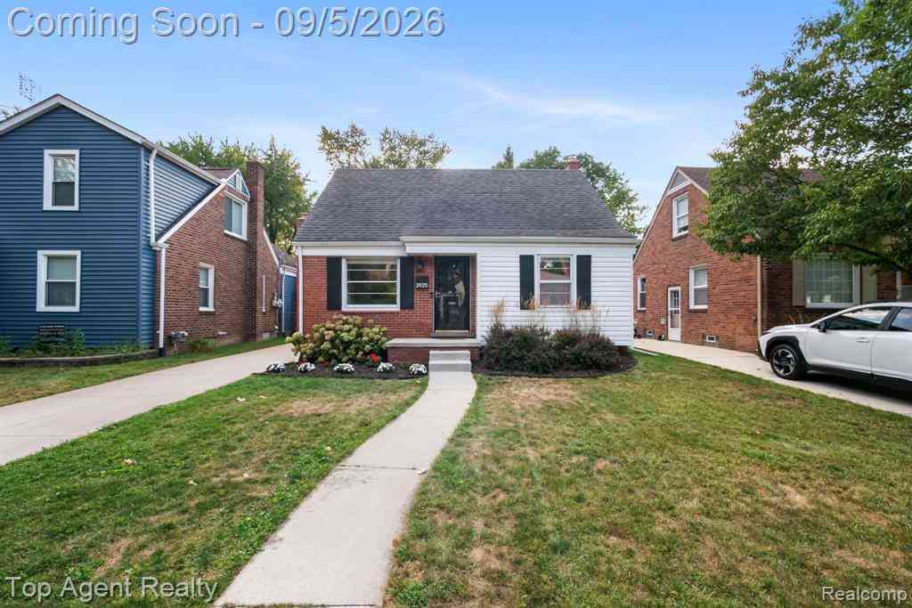 Homes For Sale - 2925 N Alexander Avenue <br/> Royal Oak, MI 48073
