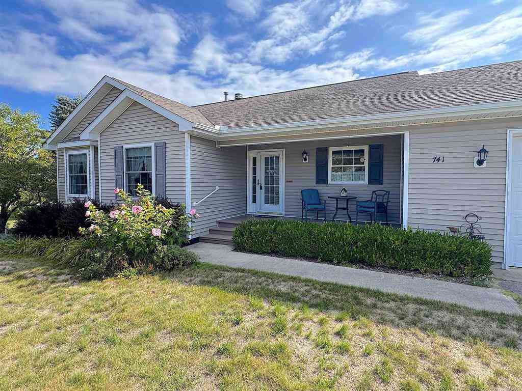 Homes For Sale - 741 S Creek Court <br/> Traverse City, MI 49696