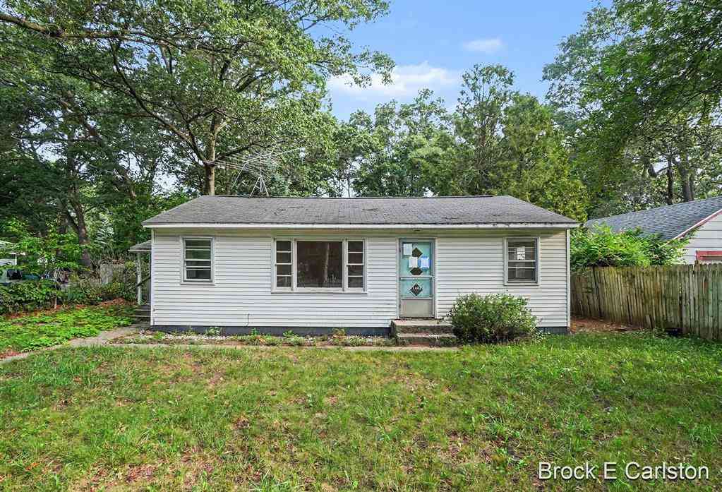 Homes For Sale - 1442 Norwich Avenue <br/> Muskegon County, Norton Shores, MI 49444