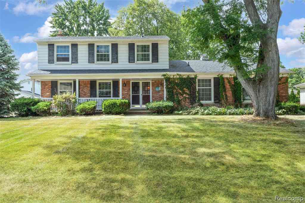 Homes For Sale - 36723 Nantucket Court <br/> Macomb County, Clinton Twp, MI 48035