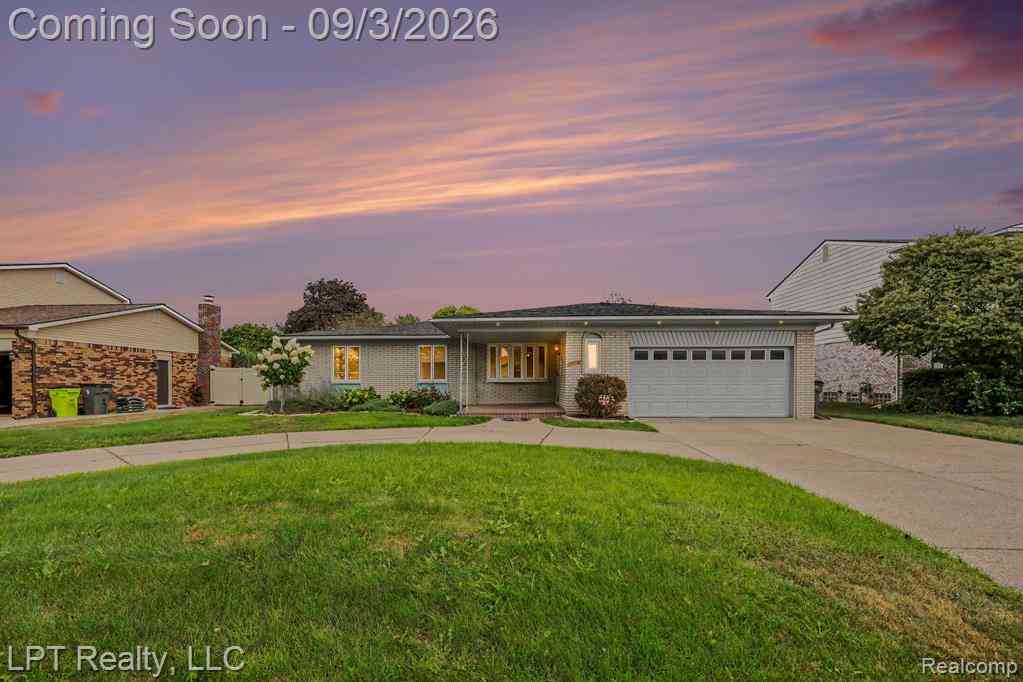 Homes For Sale - 39316 Twenlow Drive <br/> Macomb County, Clinton Twp, MI 48038