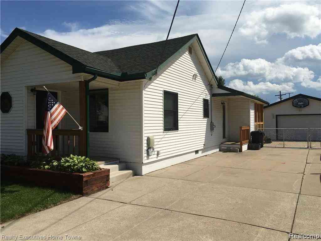 Homes For Sale - 7526 Crissman Street <br/> Macomb County, Utica, MI 48317