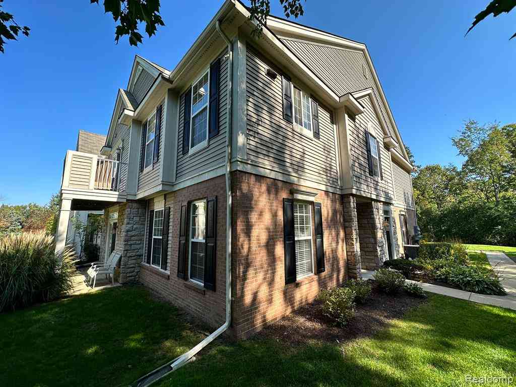 Condo For Rent - 2354 Pinecroft Drive <br/> Wayne County, Canton, MI 48188