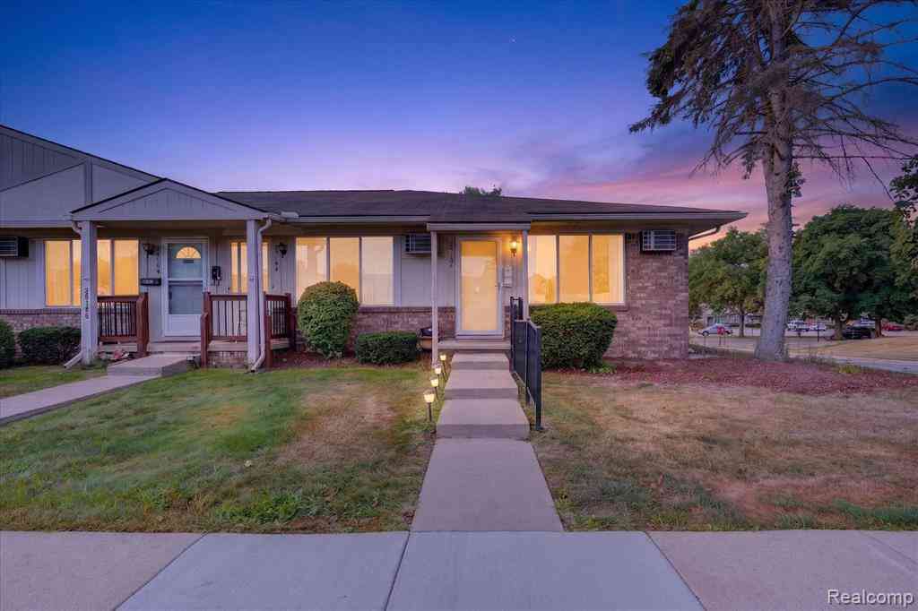 Condo For Sale - 25102 Franklin Terrace   #8<br/> Oakland County, South Lyon, MI 48178