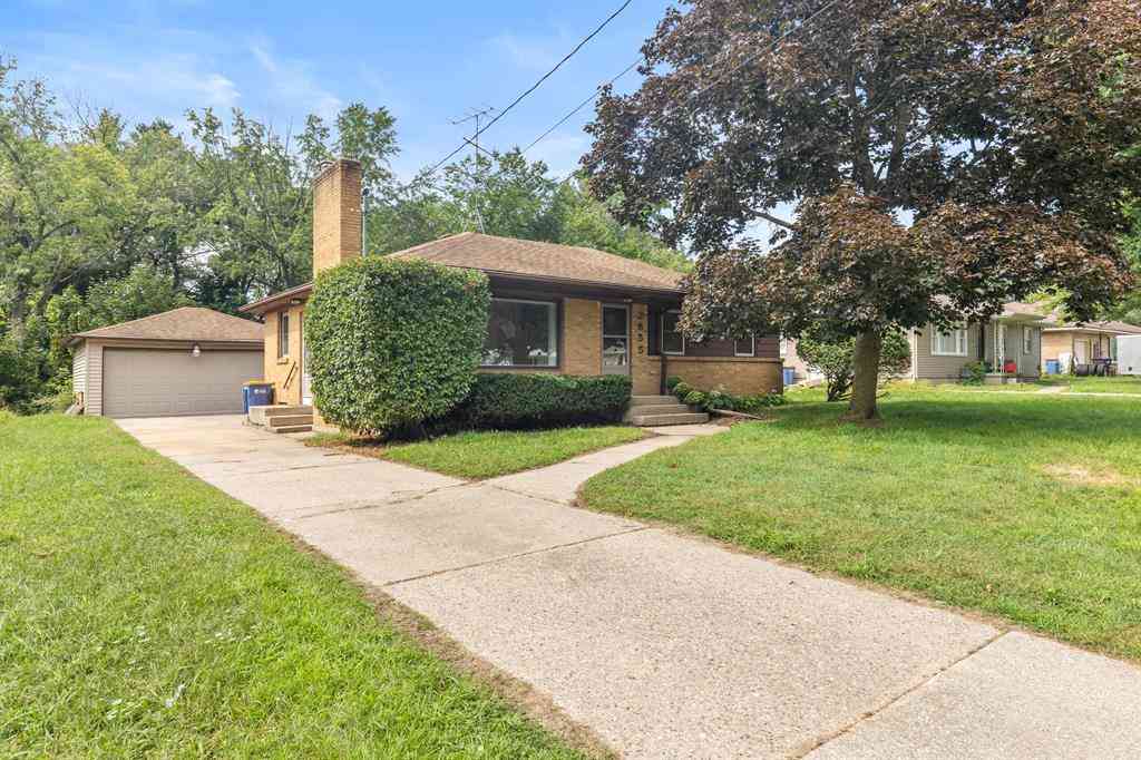 Homes For Sale - 2855 Gerald Avenue Ne NE<br/> Kent County, Grand Rapids, MI 49505
