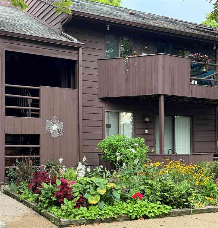Condo For Sale - 205 E Jolly Road <br/> Lansing, MI 48910