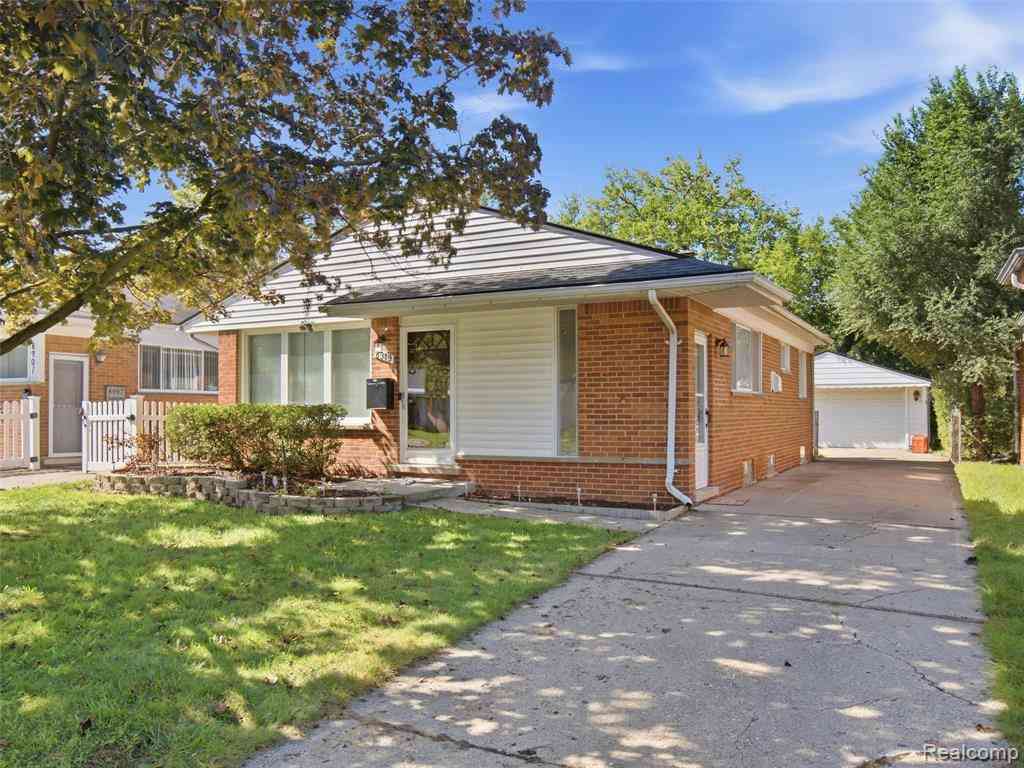 Homes For Sale - 8919 Louise Street <br/> Livonia, MI 48150