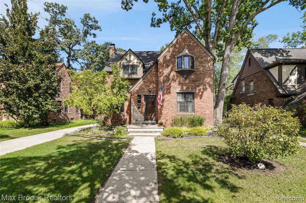 Homes For Sale - 762 W Oakridge Street <br/> Ferndale, MI 48220