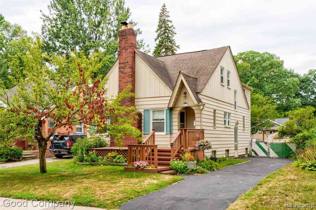 Homes For Sale - 835 Edgewood Drive <br/> Oakland County, Royal Oak, MI 48067
