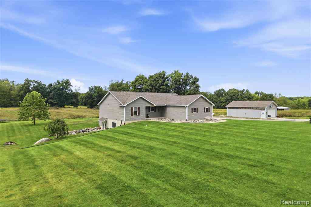 Homes For Sale - 7433 Mabley Hill Road <br/> Fenton, MI 48430