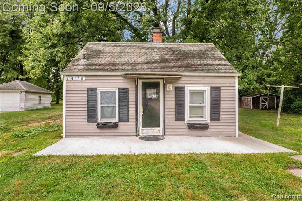 Homes For Sale - 19114 Toepfer Drive <br/> Eastpointe, MI 48021