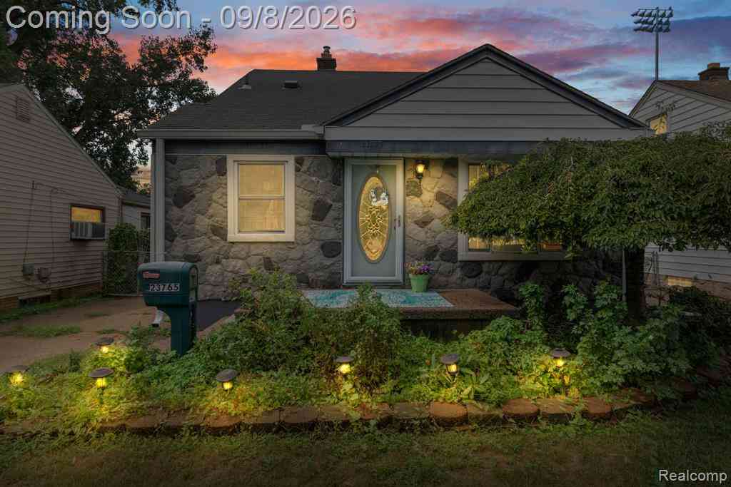 Homes For Sale - 23765 Crossley Avenue <br/> Oakland County, Hazel Park, MI 48030