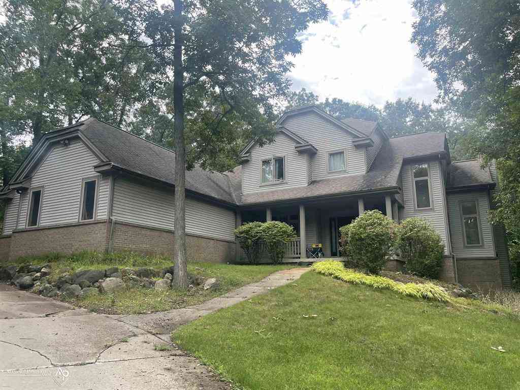 Homes For Sale - 11361 Olde Wood Trail <br/> Fenton, MI 48430