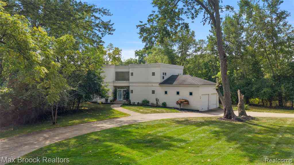 Homes For Sale - 4845 Bryn Mawr Drive <br/> Bloomfield Hills, MI 48301