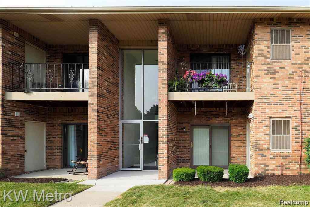 Condo For Sale - 15014 Island Drive <br/> Macomb County, Sterling Heights, MI 48313