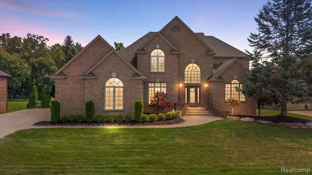 Homes For Sale - 63142 Turnberry Way <br/> Macomb County, Washington, MI 48095
