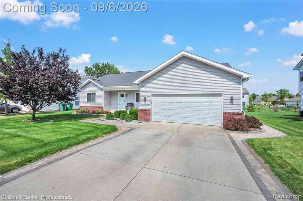 Homes For Sale - 47 Old Carriage Lane <br/> Lapeer County, Lapeer, MI 48446