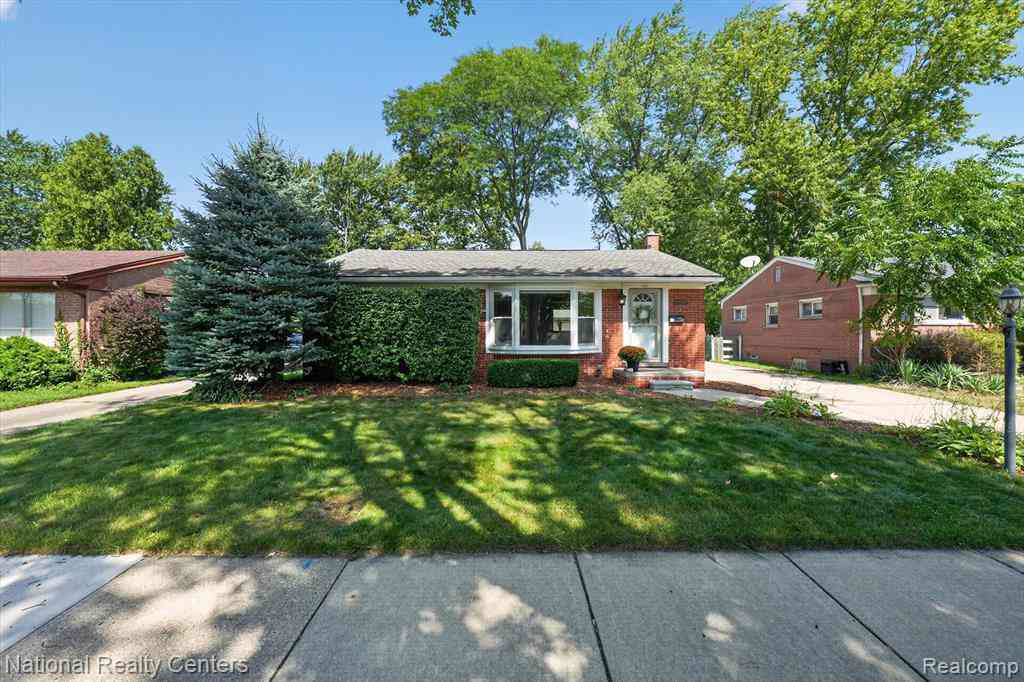 Homes For Sale - 32224 Hees Street <br/> Livonia, MI 48150