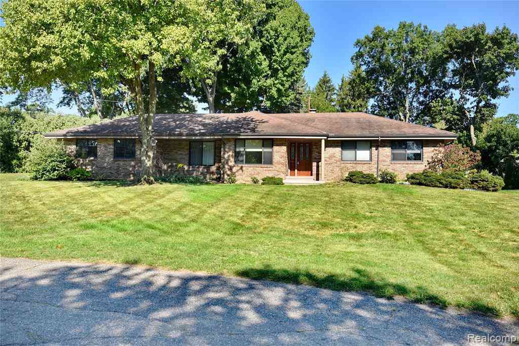 Homes For Sale - 280 Wendy Lane <br/> Bloomfield Hills, MI 48302