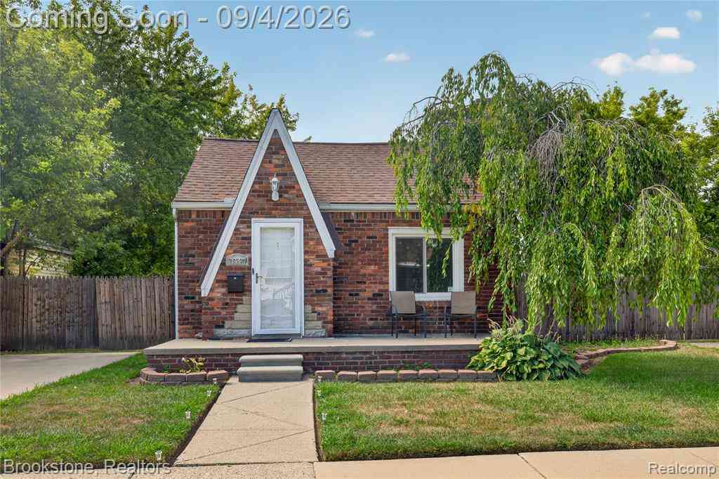 Homes For Sale - 26227 Clancy Street <br/> Roseville, MI 48066