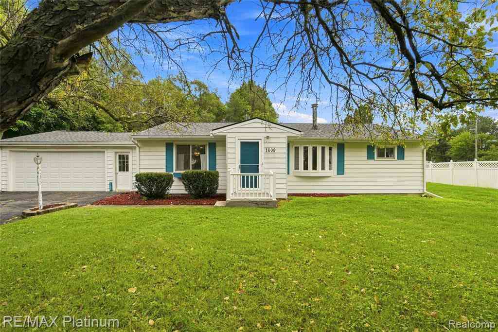 Homes For Sale - 1609 W Dewey Road <br/> Shiawassee County, Owosso, MI 48867