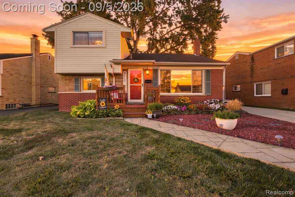 Homes For Sale - 31261 Mackenzie Drive <br/> Westland, MI 48185
