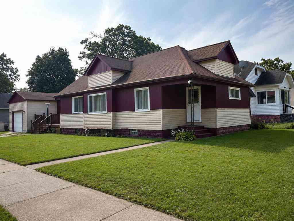 Homes For Sale - 1910 Hoyt Street <br/> Muskegon, MI 49442