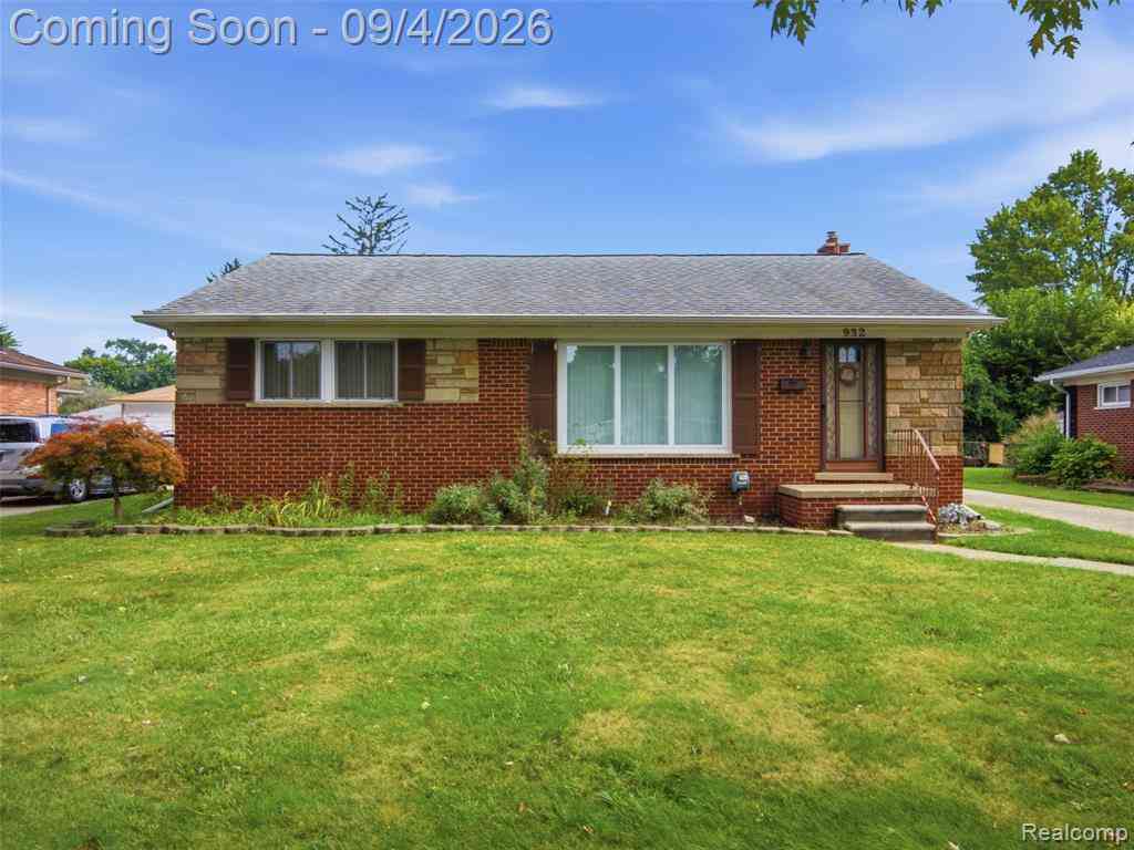 Homes For Sale - 932 N Esplanade Street <br/> Macomb County, Mount Clemens, MI 48043