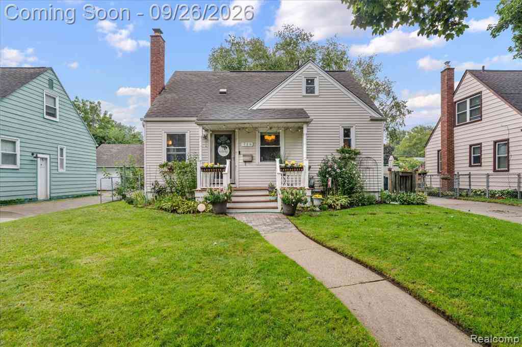 Homes For Sale - 716 Flowerdale Street <br/> Ferndale, MI 48220