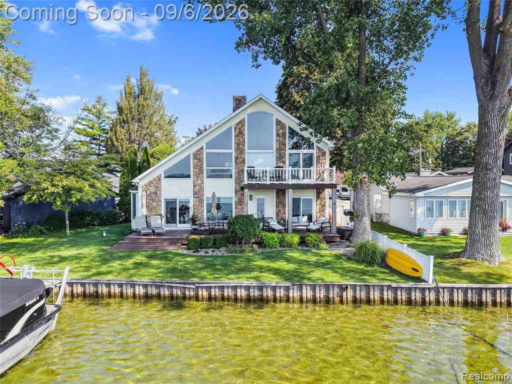 Homes For Sale - 13203 Log Cabin Point <br/> Fenton, MI 48430
