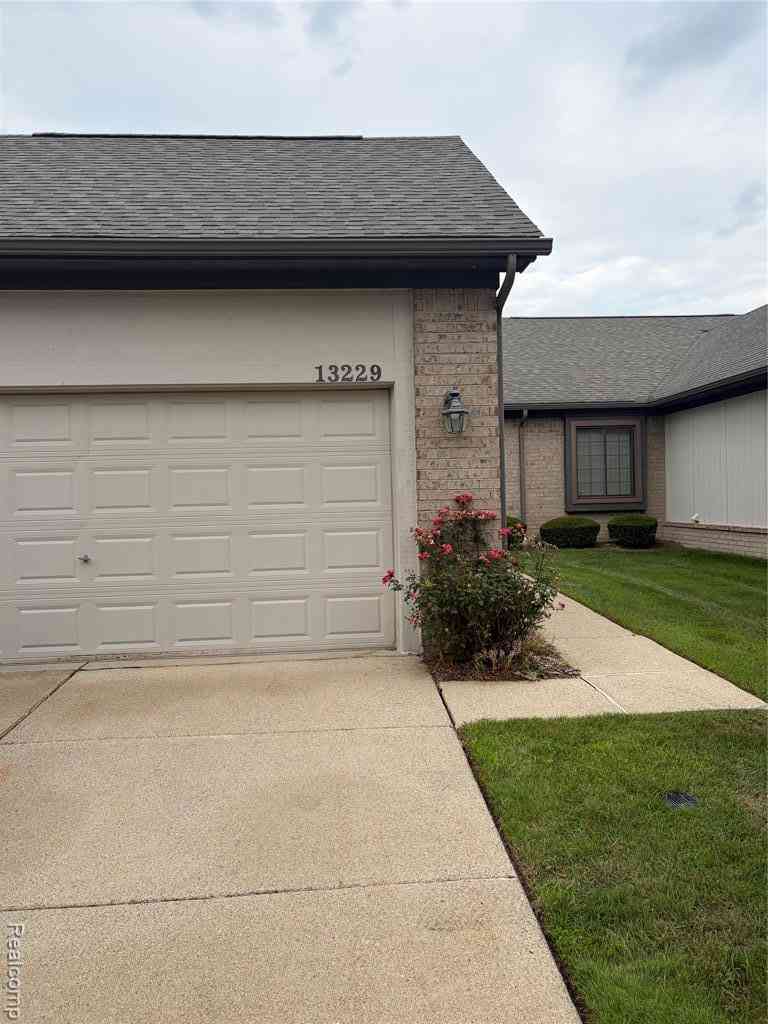 Condo For Sale - 13229 Highland Circle  #51<br/> Sterling Heights, MI 48312