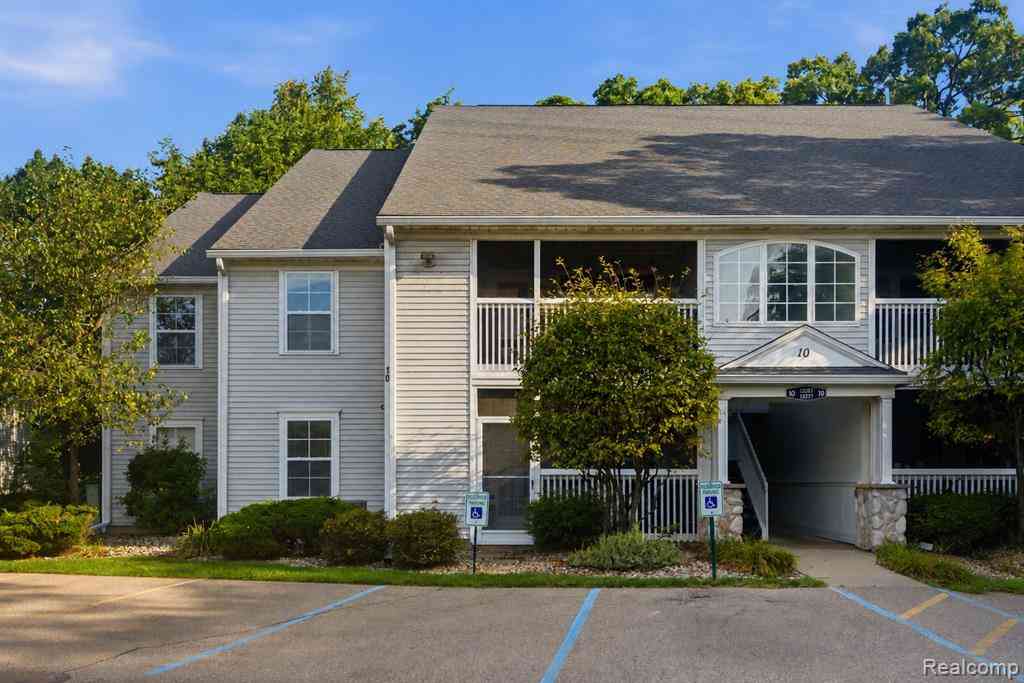 Condo For Sale - 12271 Saint Andrews Way <br/> Fenton, MI 48430
