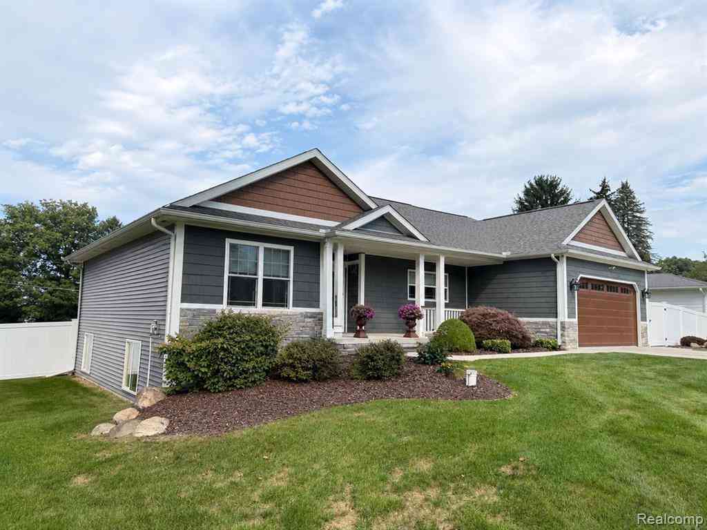 Homes For Sale - 1112 Don Wayne Drive <br/> Lapeer County, Lapeer, MI 48446