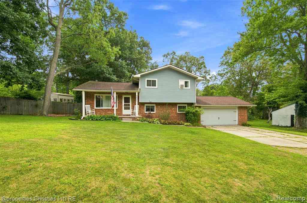 Homes For Sale - 2631 Edgevale Drive <br/> Oakland County, Waterford, MI 48329