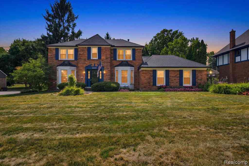 Homes For Sale - 22555 Shadowglen Drive <br/> Oakland County, Farmington Hills, MI 48335