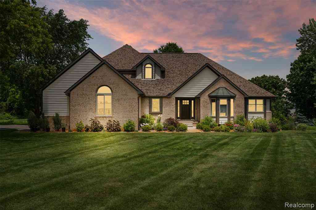 Homes For Sale - 55550 Lee Road <br/> Oakland County, New Hudson, MI 48165