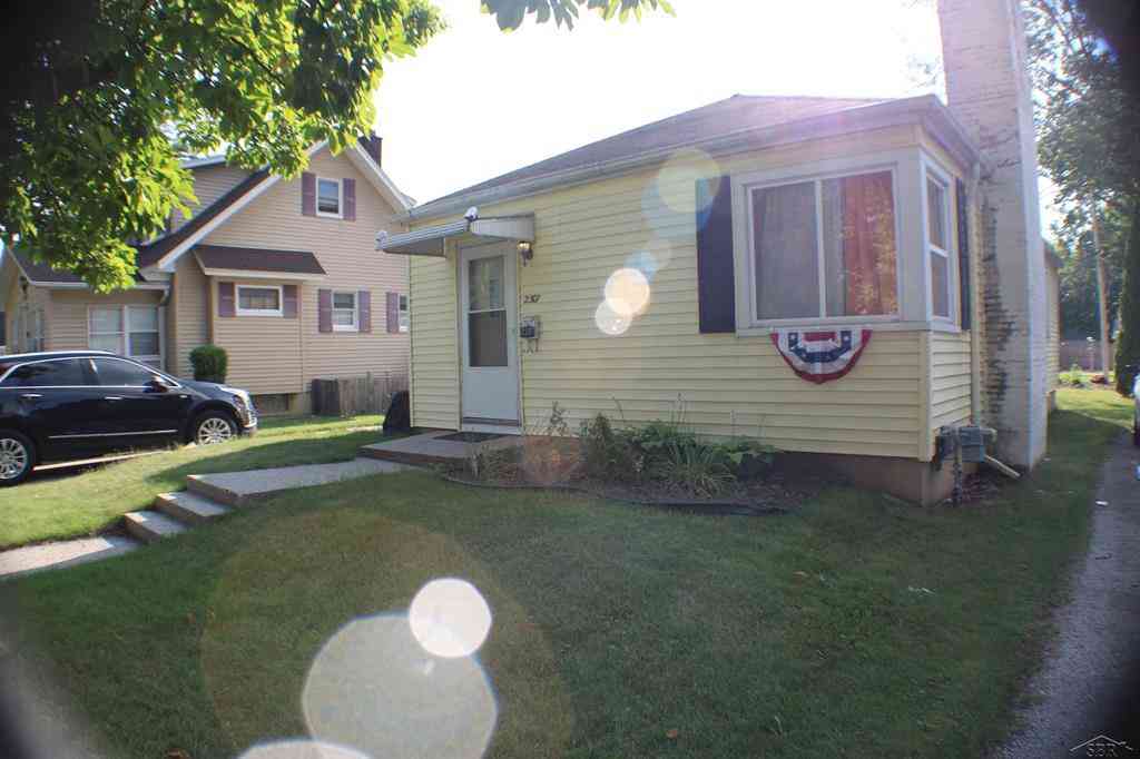 Homes For Sale - 2307 N Carolina Street <br/> Saginaw, MI 48602