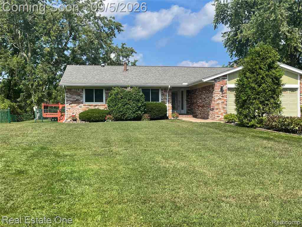 Homes For Sale - 1910 Harwood Drive <br/> Oakland County, Oxford, MI 48371