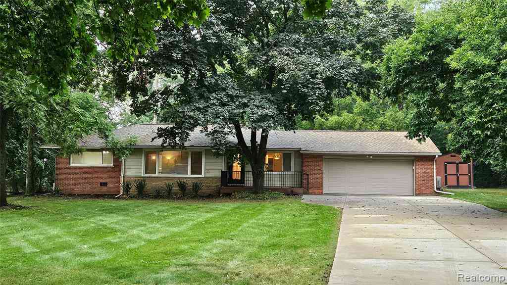Homes For Sale - 24880 N Cromwell Drive <br/> Oakland County, Franklin, MI 48025