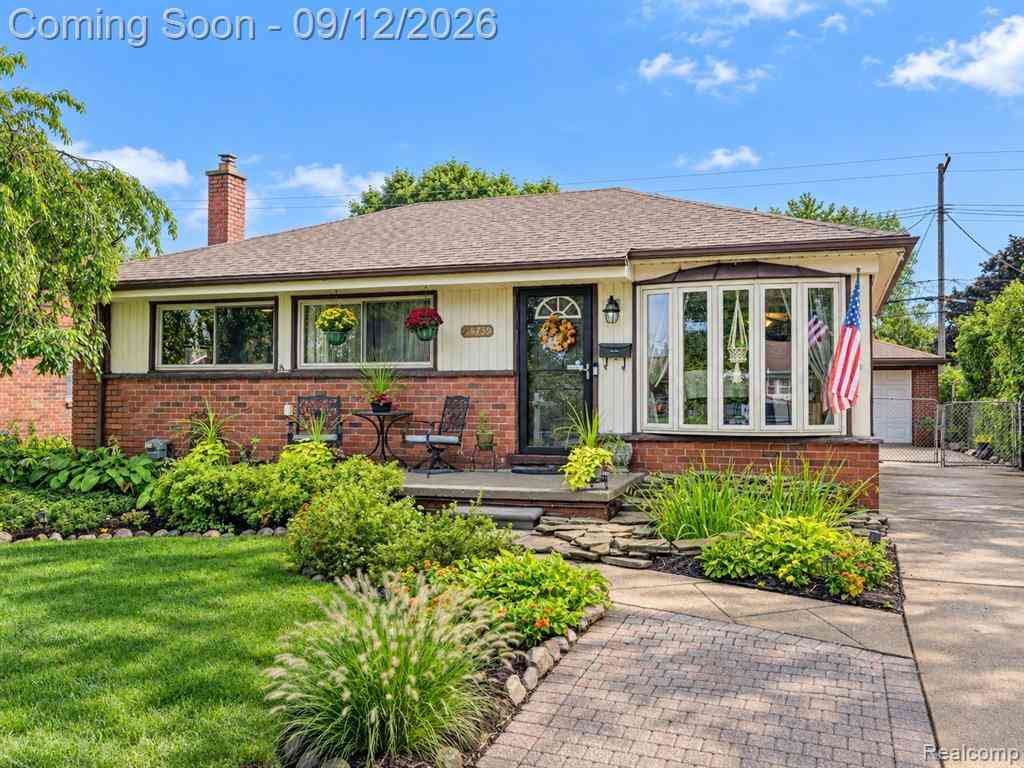 Homes For Sale - 28759 Groveland Street <br/> Roseville, MI 48066