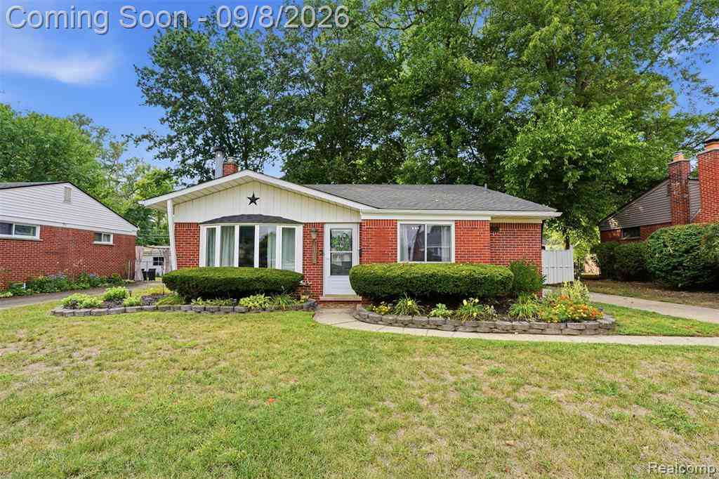 Homes For Sale - 19825 Maplewood Street <br/> Livonia, MI 48152