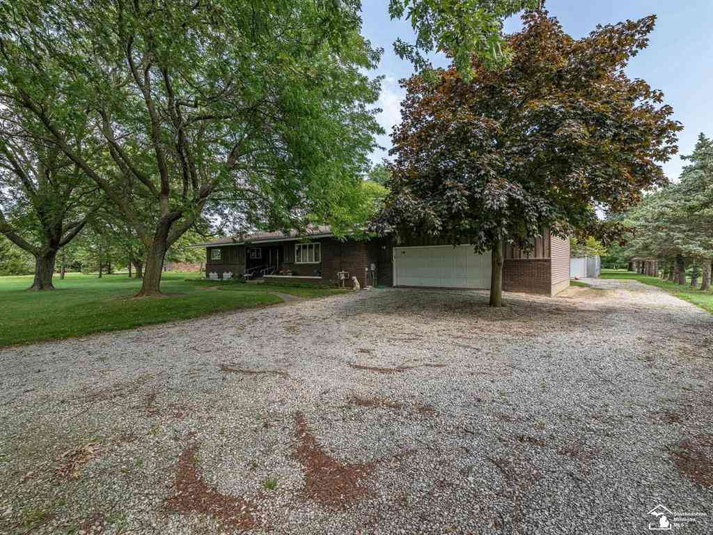 Homes For Sale - 10680 Haggerman Road <br/> Monroe County, South Rockwood, MI 48179