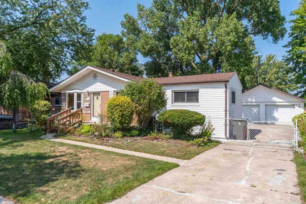 Homes For Sale - 19439 Heckman Street <br/> Macomb County, Clinton Township, MI 48035