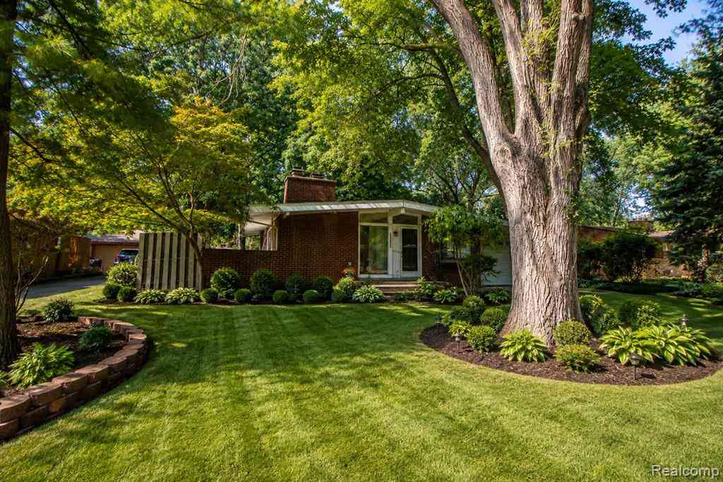 Homes For Sale - 29905 Pleasant Trail <br/> Southfield, MI 48076