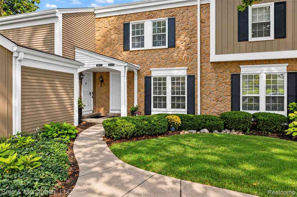 Condo For Sale - 2610 Williamsburg Circle <br/> Auburn Hills, MI 48326