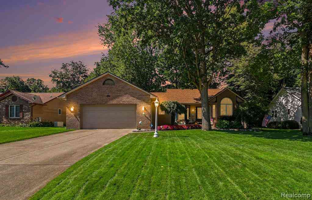 Homes For Sale - 5112 Mark David Drive <br/> Swartz Creek, MI 48473